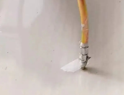 杜尔伯特瓷砖空鼓维修公司专业解答在瓷砖铺贴过程中，如果使用的砂料过粗（如全部使用了粗砂），可能会导致以下问题